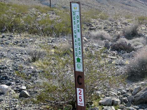 Keyhole Canyon Road