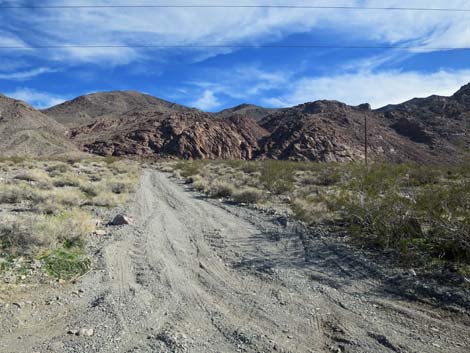 Keyhole Canyon Road