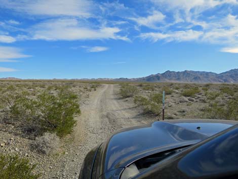 Keyhole Canyon Road