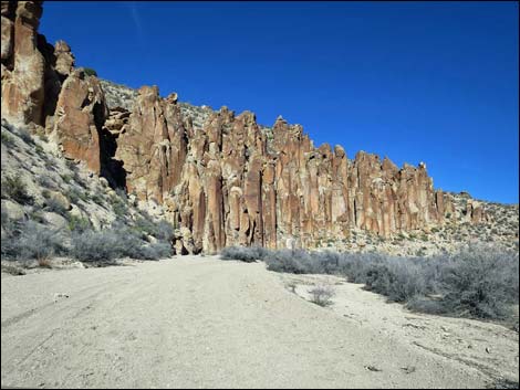 Valley of Faces Road