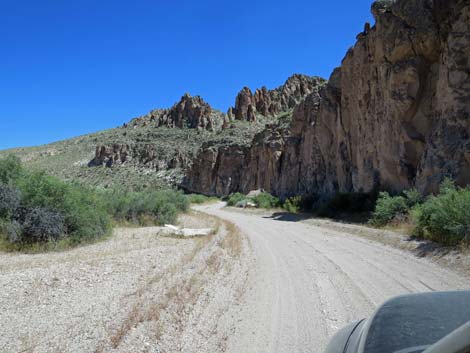 Valley of Faces Road