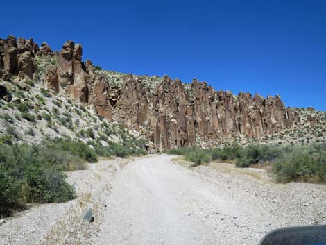 Valley of Faces Road